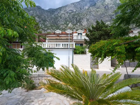 Sale, house, 365m², Dobrota, Kotor - image 4