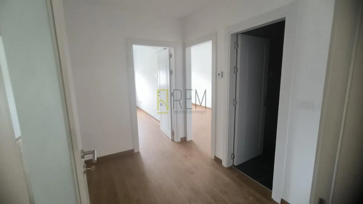 Prodaja, trosoban stan, 127m², Tološka šuma, Podgorica