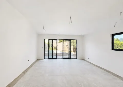 Sale, house, 130m², Tivat, Crna Gora - image 2