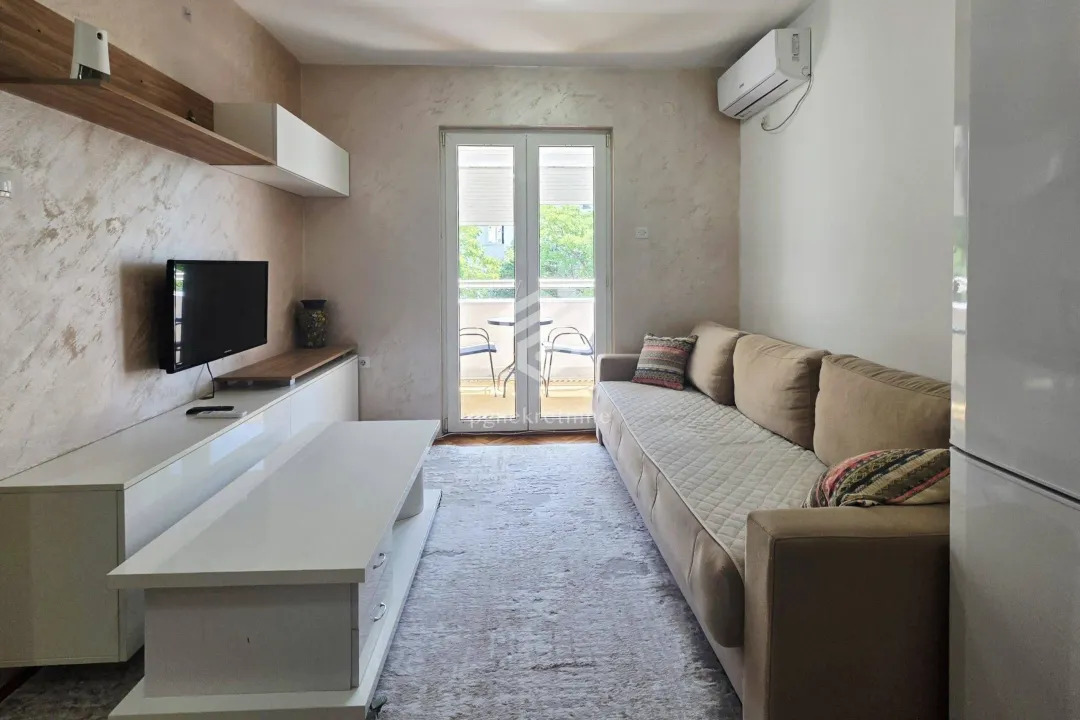 Rent, one bedroom apartment, 35m², Stari Aerodrom, Podgorica