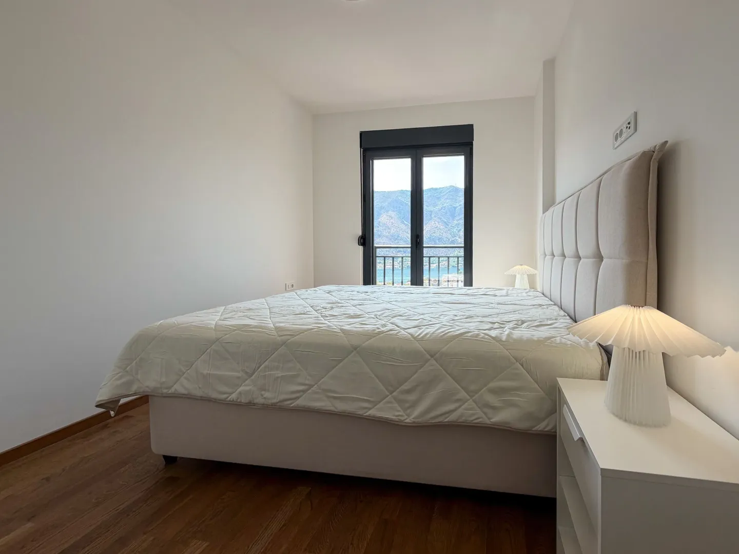 Rent, one bedroom apartment, 47m², Dobrota, Kotor