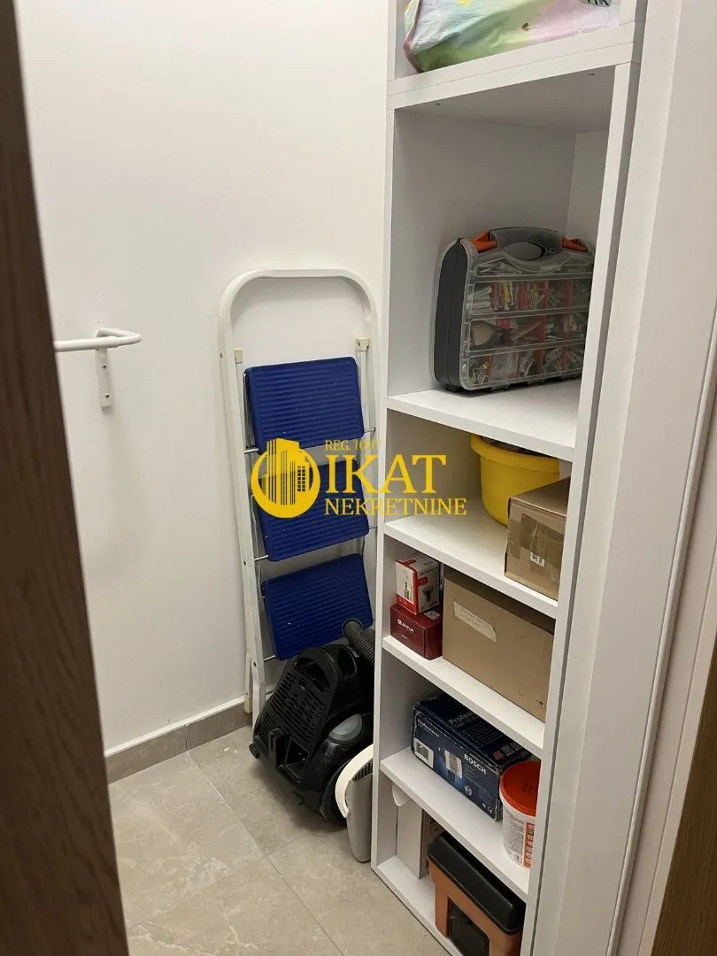 Izdavanje, dvosoban stan, 64m², Zemun Gornji Grad, Zemun Sve Podlokacije