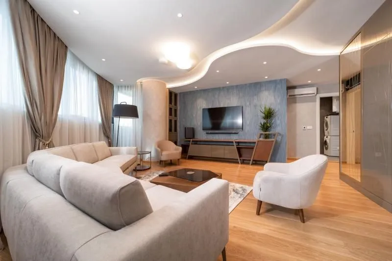 Izdavanje, dvosoban stan, 78m², Centar, Novi Sad
