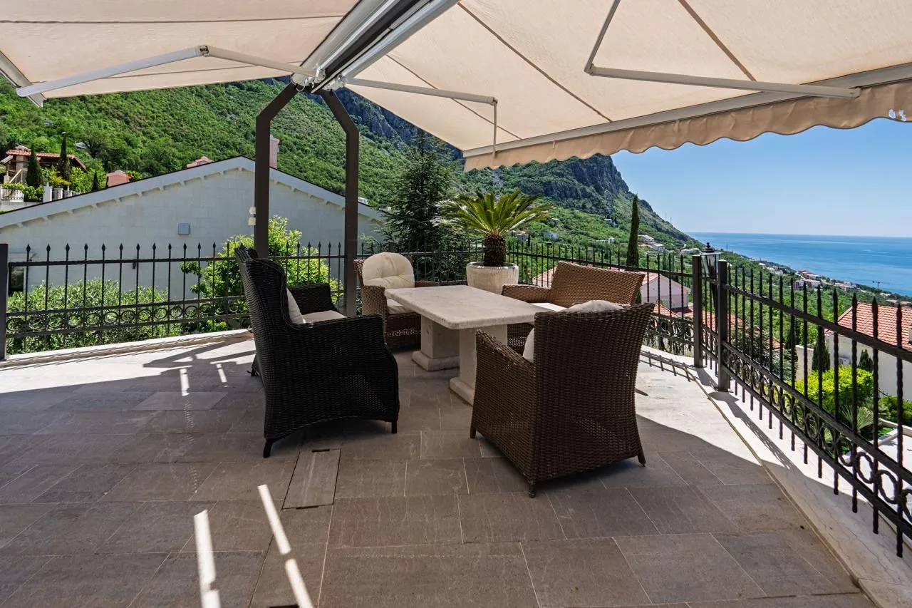 Daily-rent, three bedroom apartment, 160m², Blizikuće, Budva