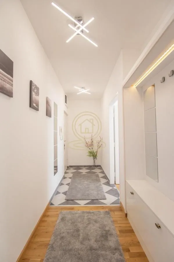 Izdavanje, trosoban stan, 66m², Stari Grad, Beograd