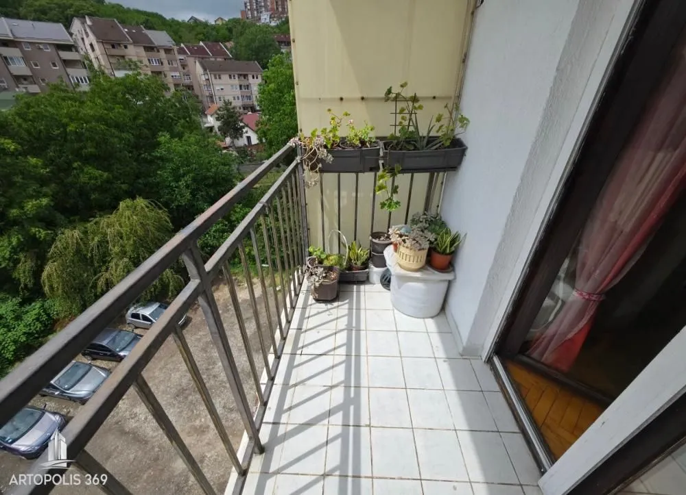 Prodaja, dvosoban stan, 43m², Kneževac, Beograd