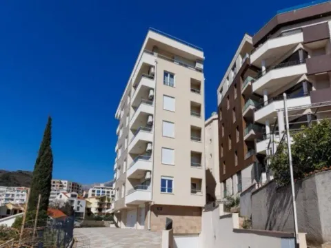 Sale, one bedroom apartment, 50m², Bečići, Budva