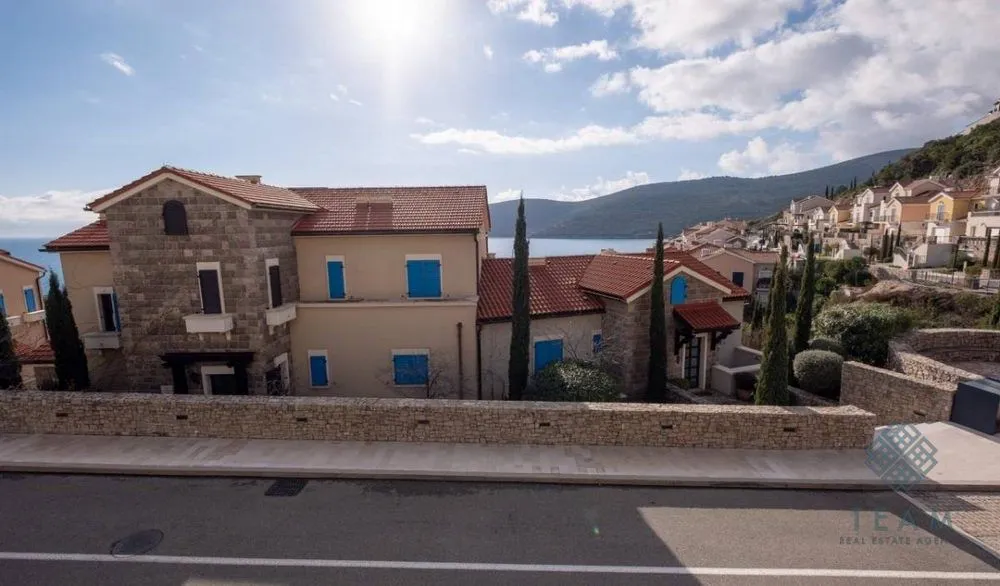 Sale, two bedroom apartment, 152m², Luštica Bay, Tivat