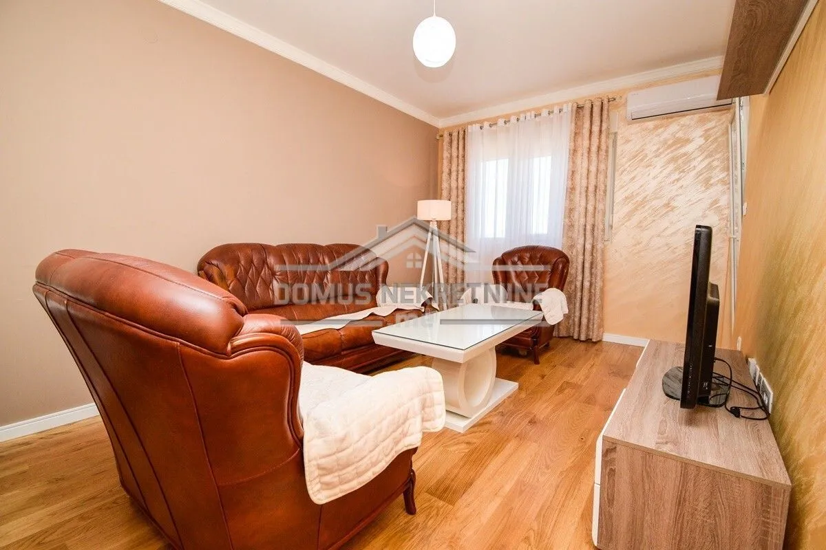 Izdavanje, jednosoban stan, 49m², Central Point, Podgorica