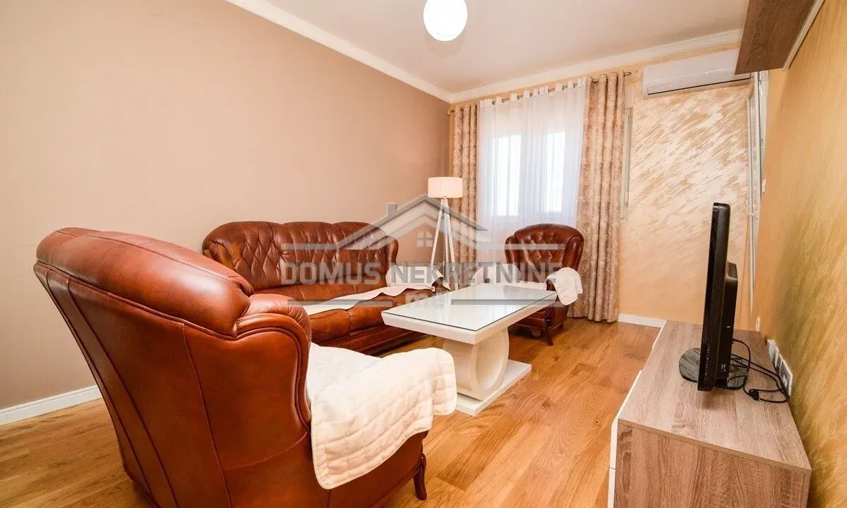 Izdavanje, jednosoban stan, 49m², Central Point, Podgorica