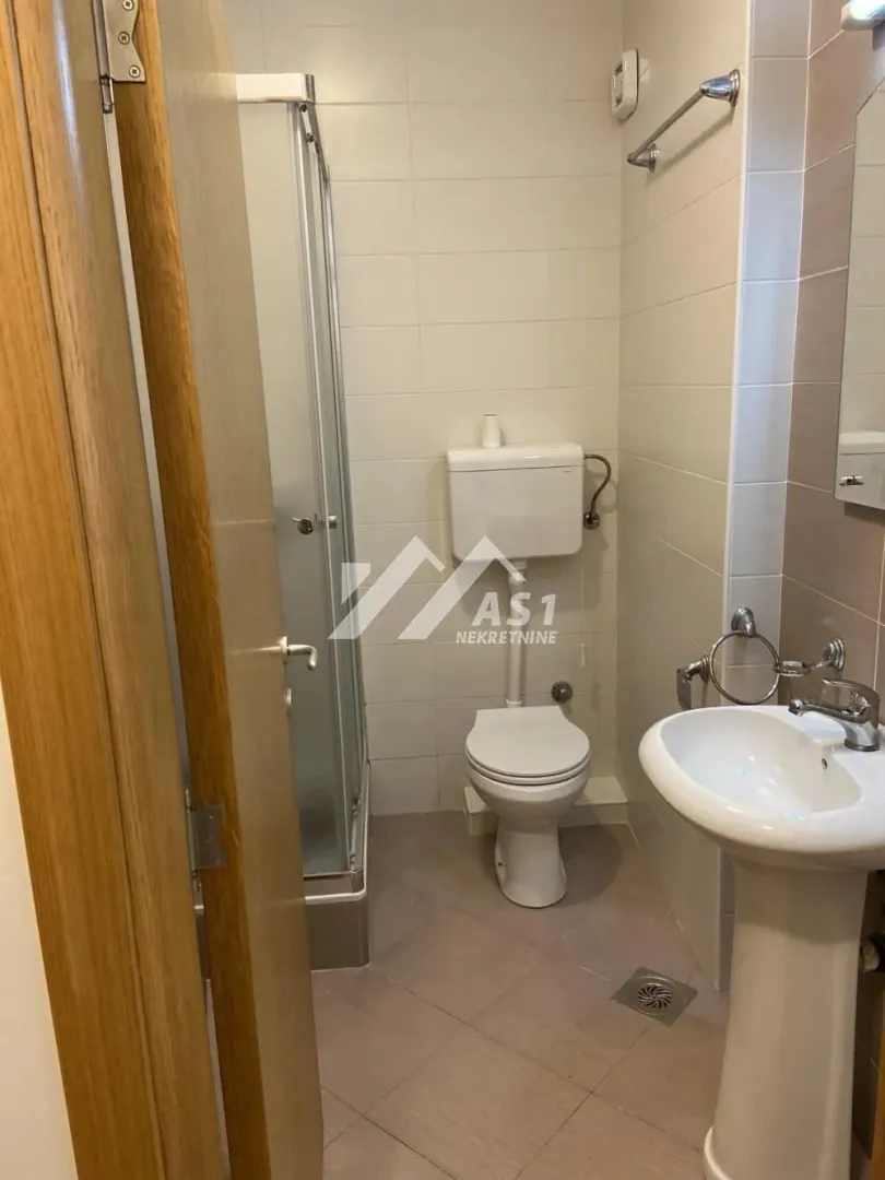 Izdavanje, dvosoban stan, 39m², Centar, Novi Sad
