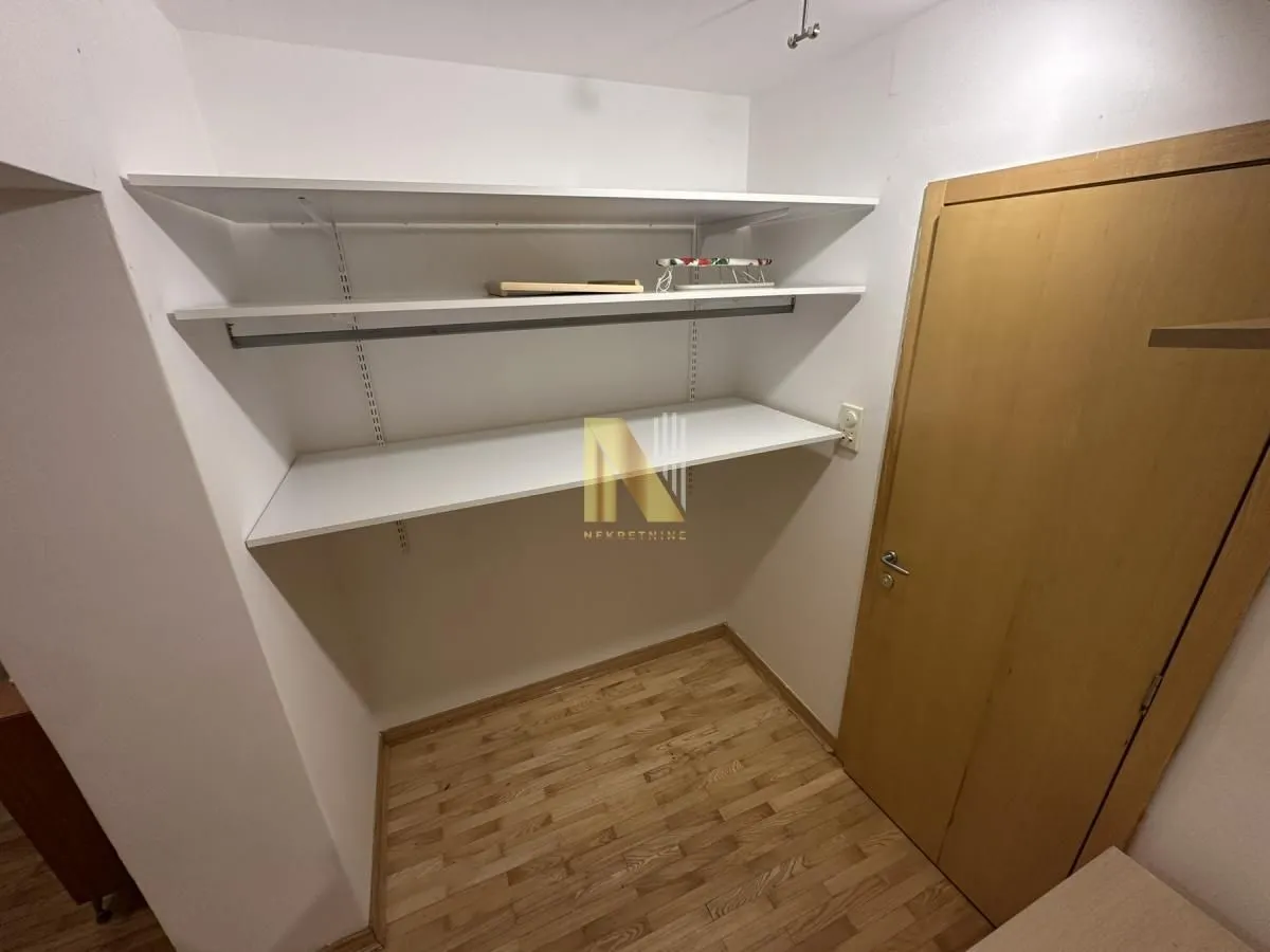 Izdavanje, dvosoban stan, 59m², Stari grad, Novi Sad