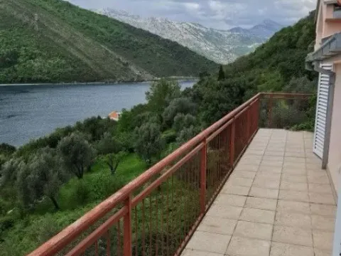 Rent, two bedroom apartment, 81m², Lepetani, Tivat