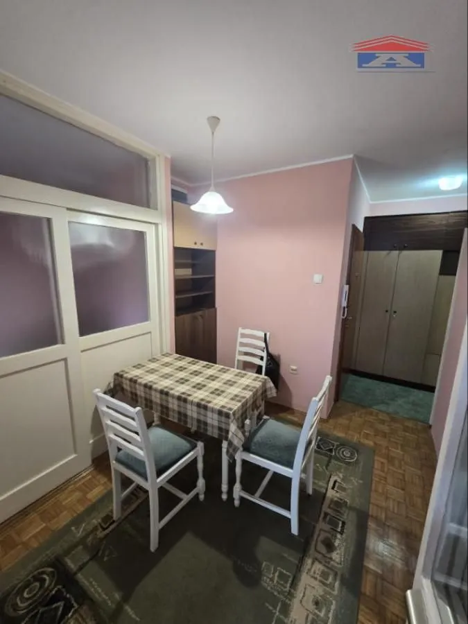 Izdavanje, jednosoban stan, 40m², Grbavica, Novi Sad Sve Podlokacije