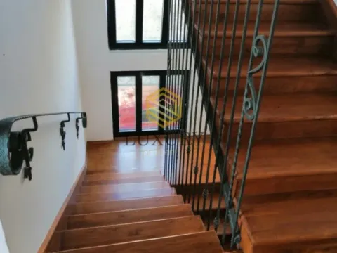 Izdavanje, kuća, 300m², City Kvart, Podgorica - image 6