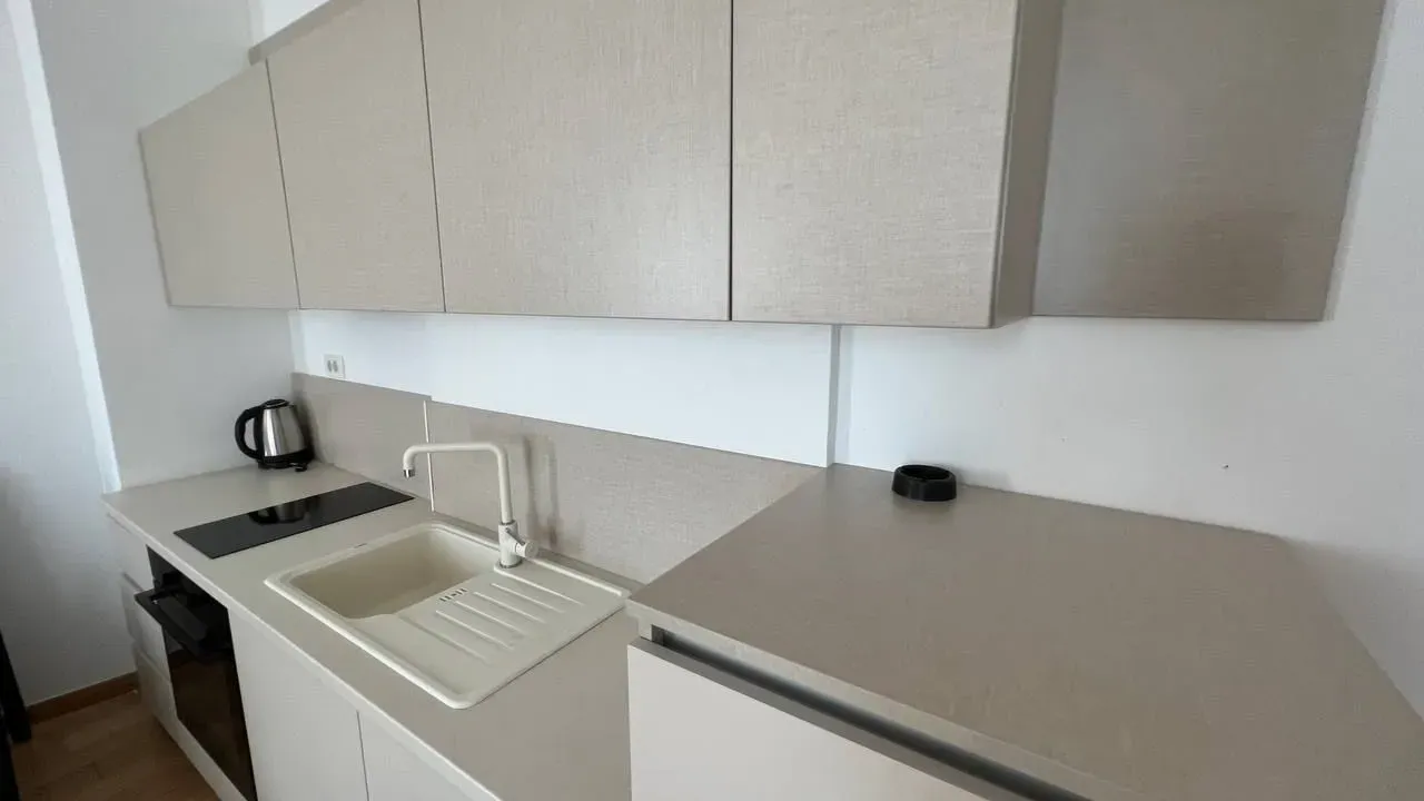 Izdavanje, jednosoban stan, 52m², Centar, Budva