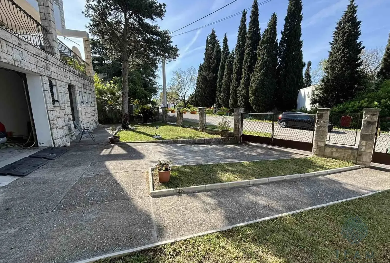 Prodaja, dvosoban stan, 117m², Sutomore, Bar