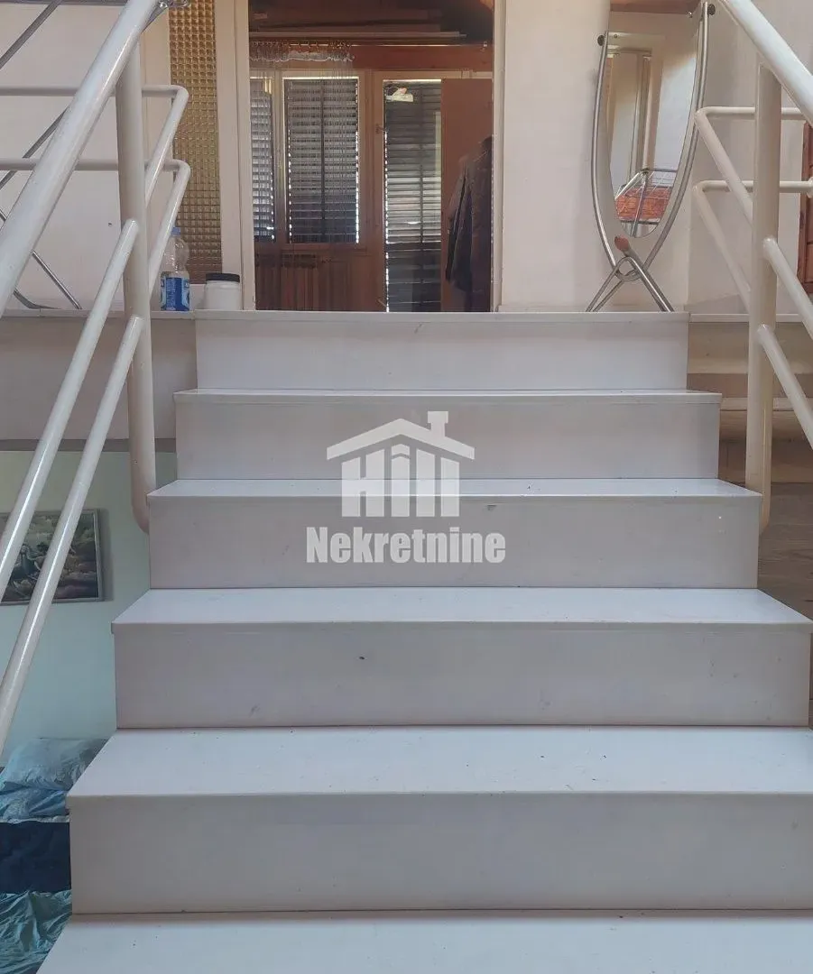 Sale, house, 250m², Voždovac Sve Podlokacije, Beograd