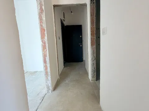 Prodaja, dvosoban stan, 68m², Stari Aerodrom, Podgorica - image 9