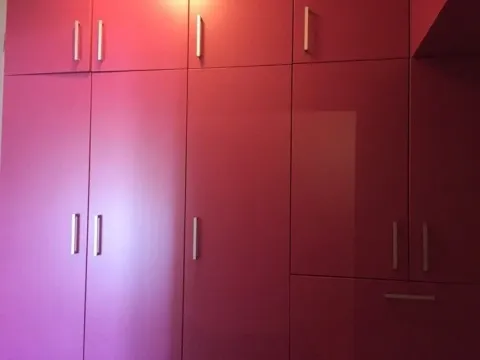 Built-in pink wardrobe with metal handles. - image 4