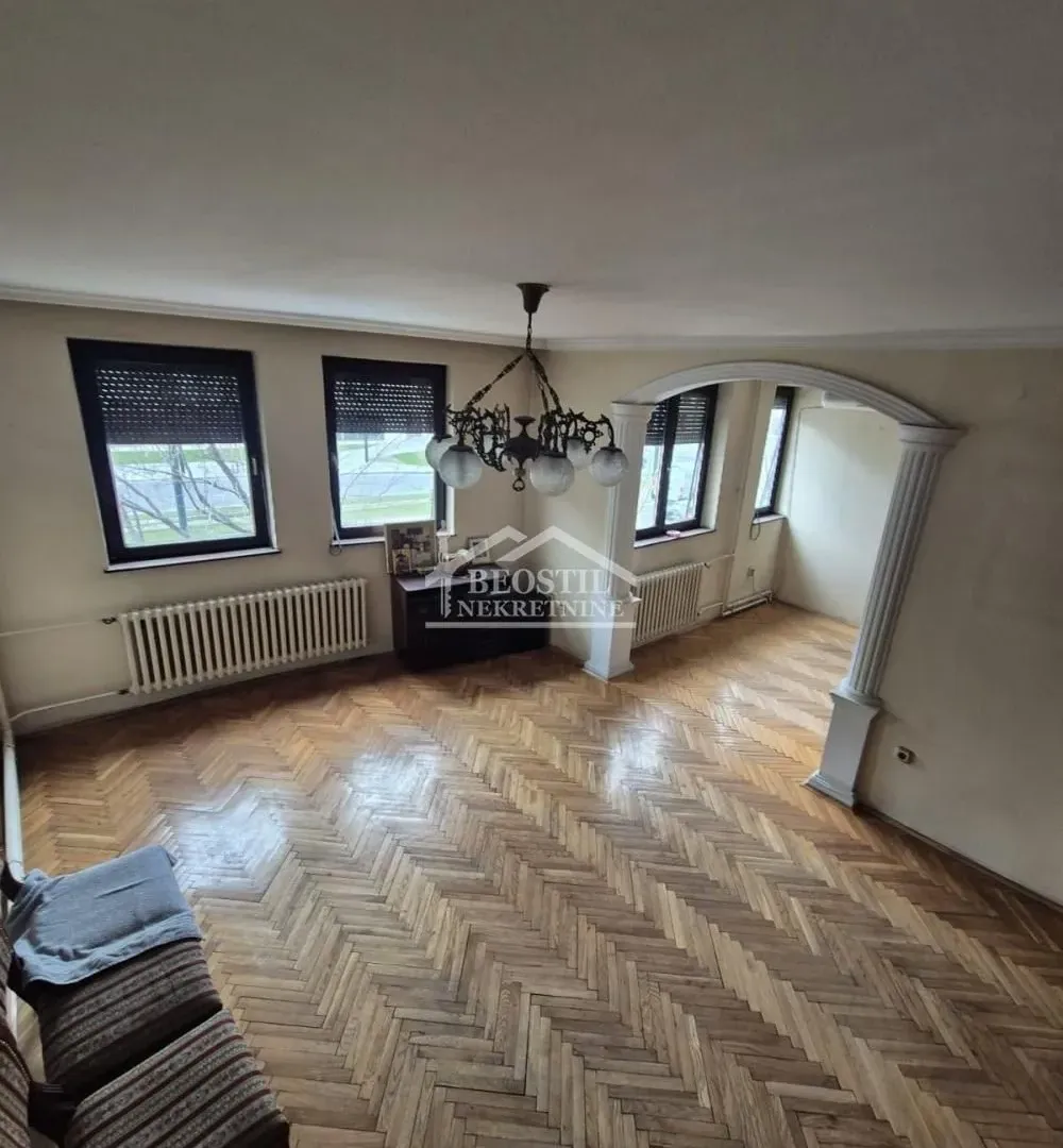 Prodaja, četvorosoban stan, 99m², Palata Pravde, Beograd