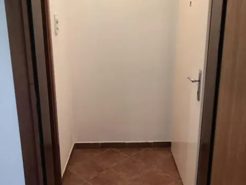 Izdavanje, garsonjera, 25m², Novi Sad, Srbija - image 4