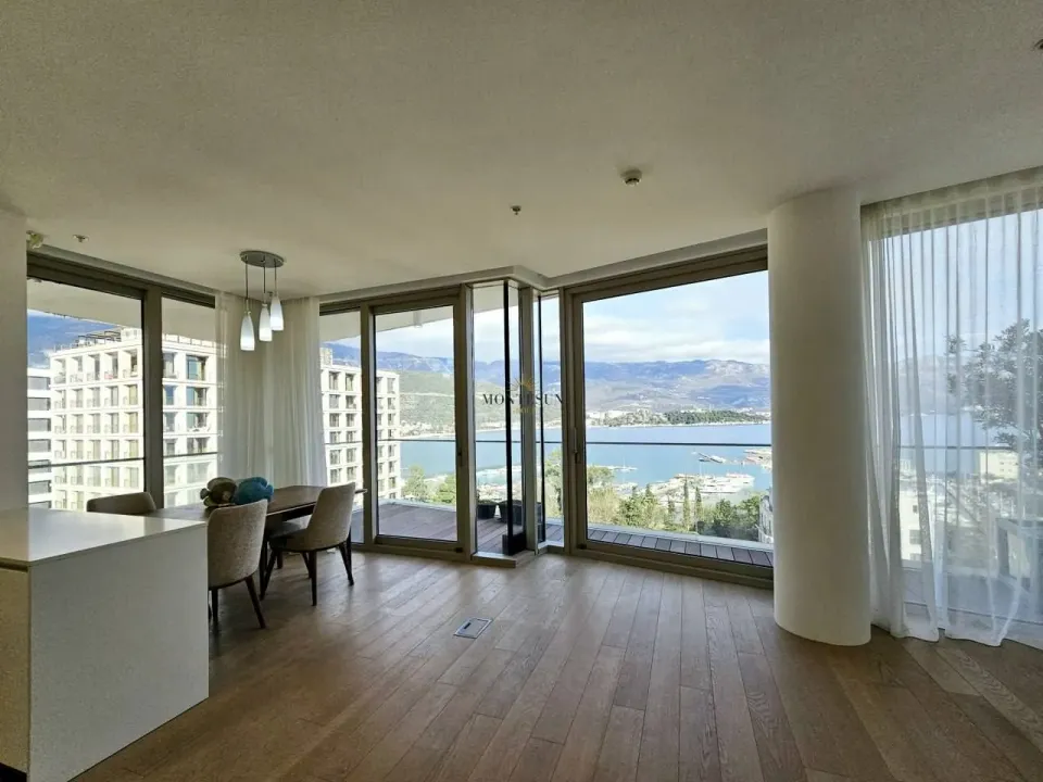 Izdavanje, dvosoban stan, 80m², Centar, Budva