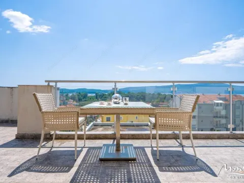 Prodaja, trosoban stan, 116m², Tivat, Crna Gora - image 1