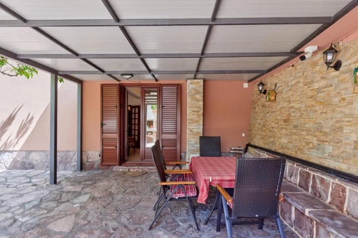Rent, three bedroom apartment, 120m², Kotor, Crna Gora