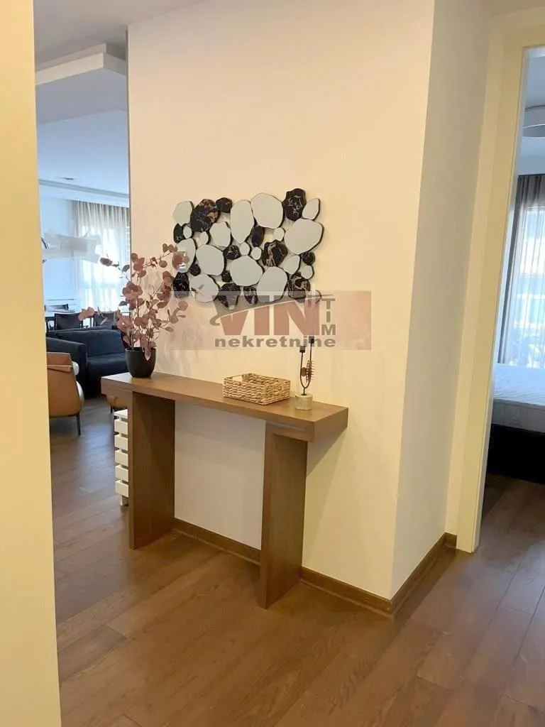 Prodaja, trosoban stan, 121m², Vračar, Šid