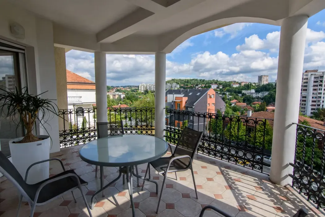 Rent, four bedroom apartment, 250m², Savski Venac, Beograd