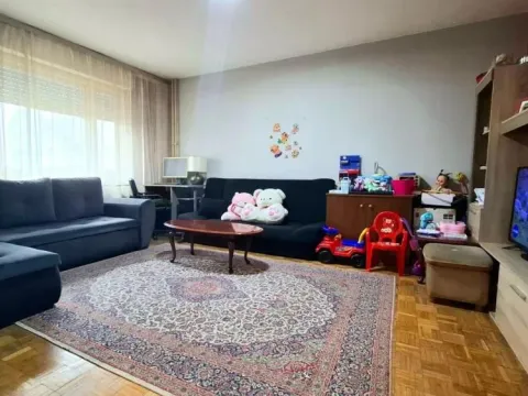 Stan in Zemun Meandri