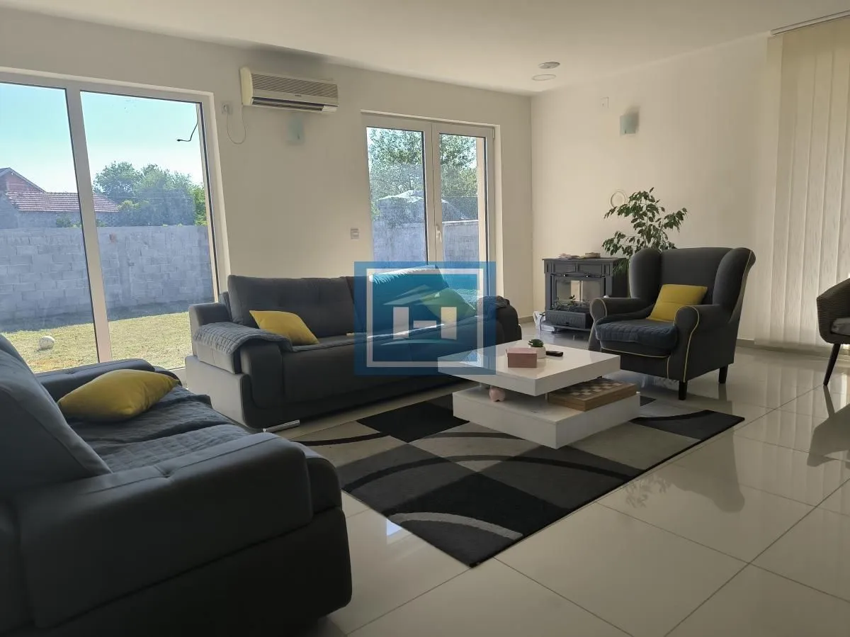 Sale, house, 327m², Ćuprija, Srbija