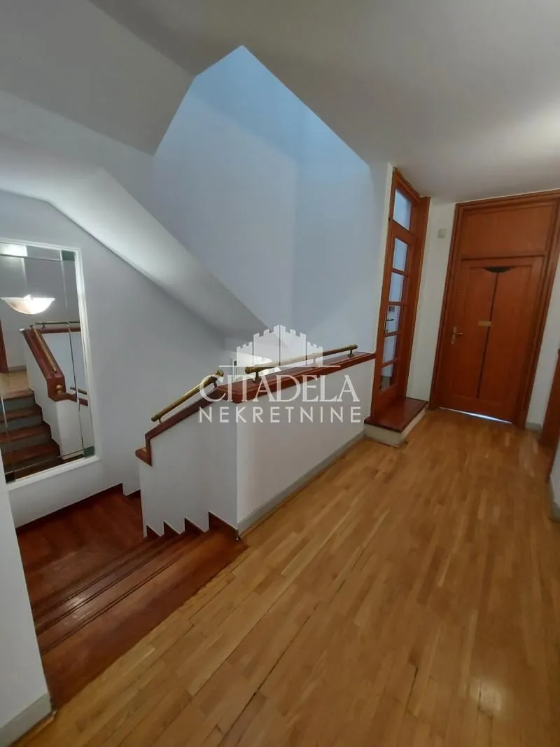 Rent, house, 400m², Savski Venac, Beograd