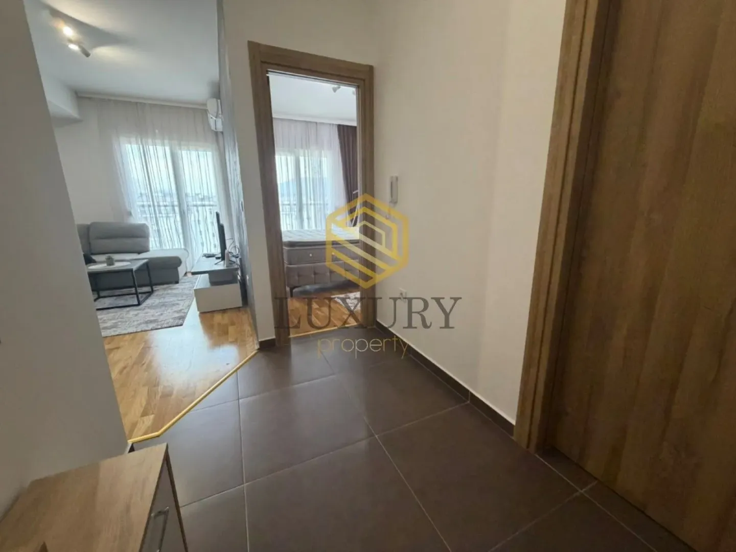 Izdavanje, jednosoban stan, 40m², Stari Aerodrom, Podgorica
