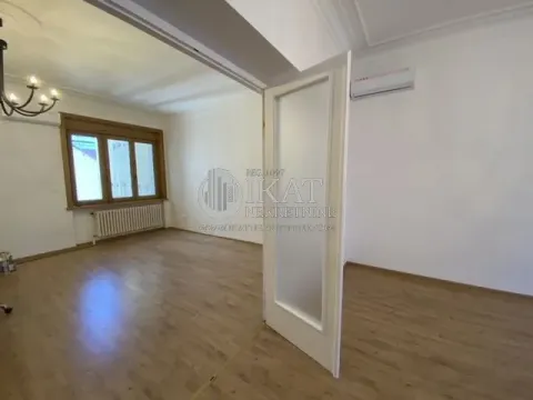 Izdavanje, četvorosoban stan, 160m², Stari Grad, Beograd - image 12
