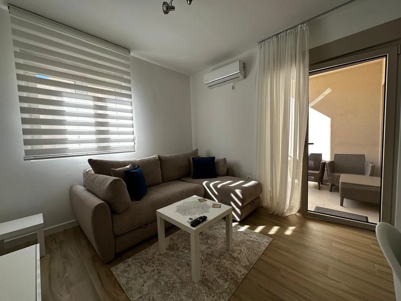 Living room with a sofa, coffee table, and access to the terrace.
