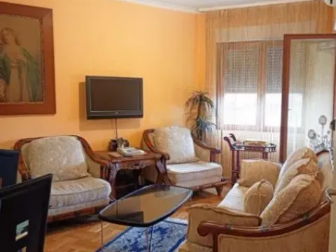 Izdavanje, jednosoban stan, 40m², Stari Aerodrom, Podgorica