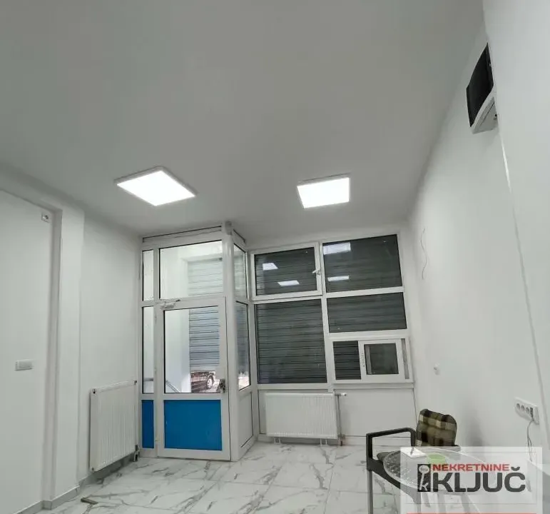 Izdavanje, poslovni prostor, 22m², Grbavica, Novi Sad Sve Podlokacije
