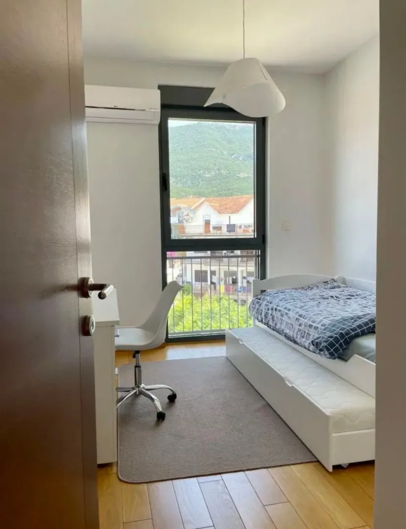 Izdavanje, dvosoban stan, 77m², Seljanovo, Tivat