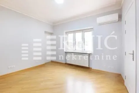 Empty bright room with wooden flooring and air conditioning. - image 7