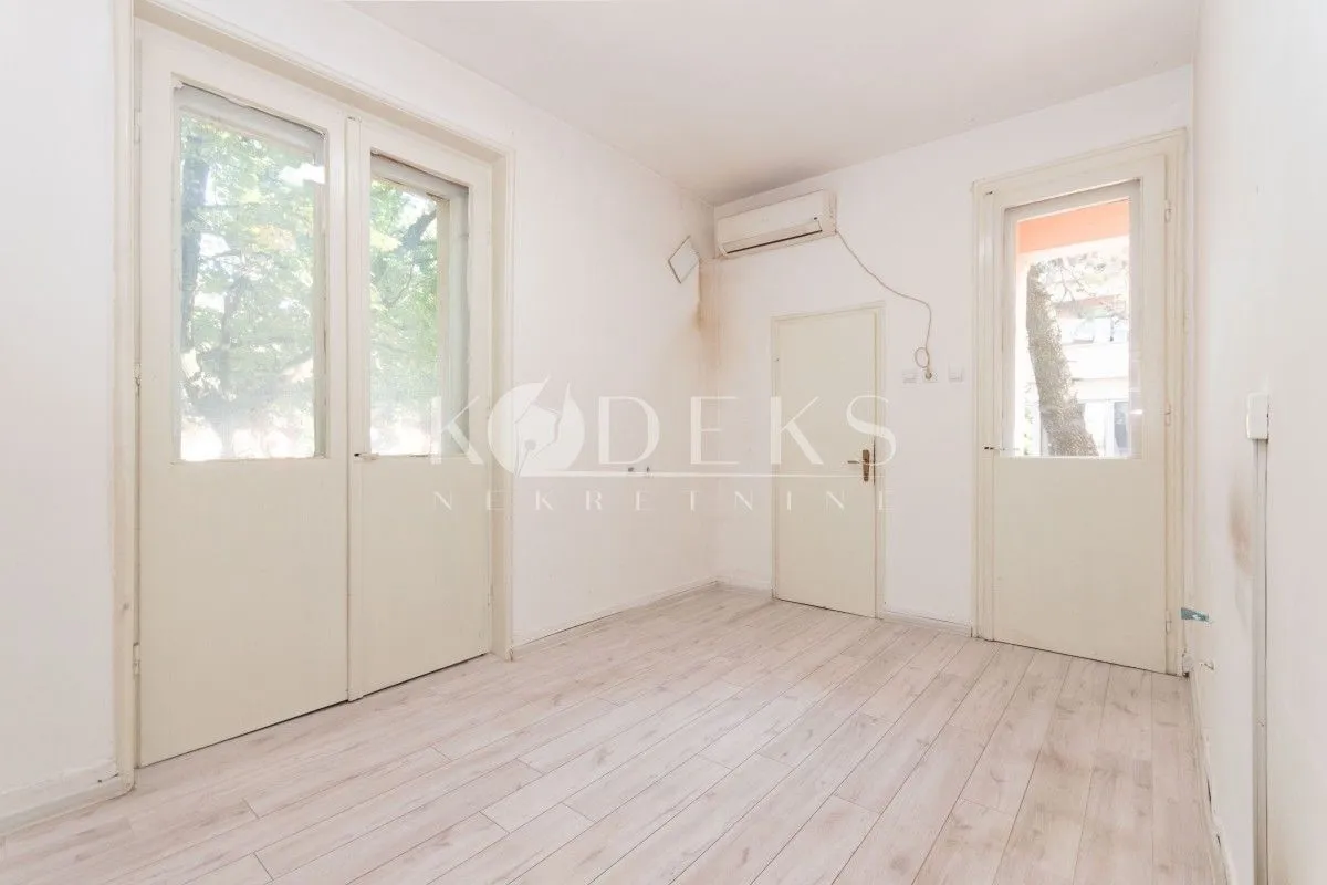 Izdavanje, poslovni prostor, 85m², Centar, Podgorica
