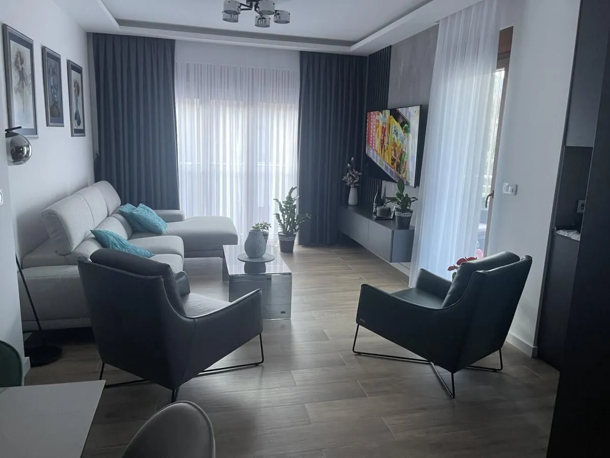 Prodaja, trosoban stan, 98m², Dobrota, Kotor