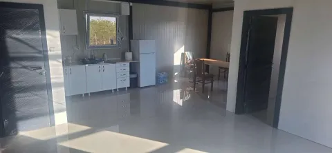 Spacious bright room with a kitchen and dining area. - image 2
