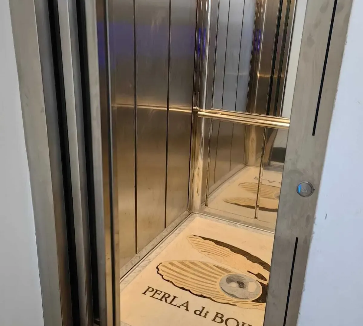 Prodaja, trosoban stan, 140m², Herceg Novi, Crna Gora