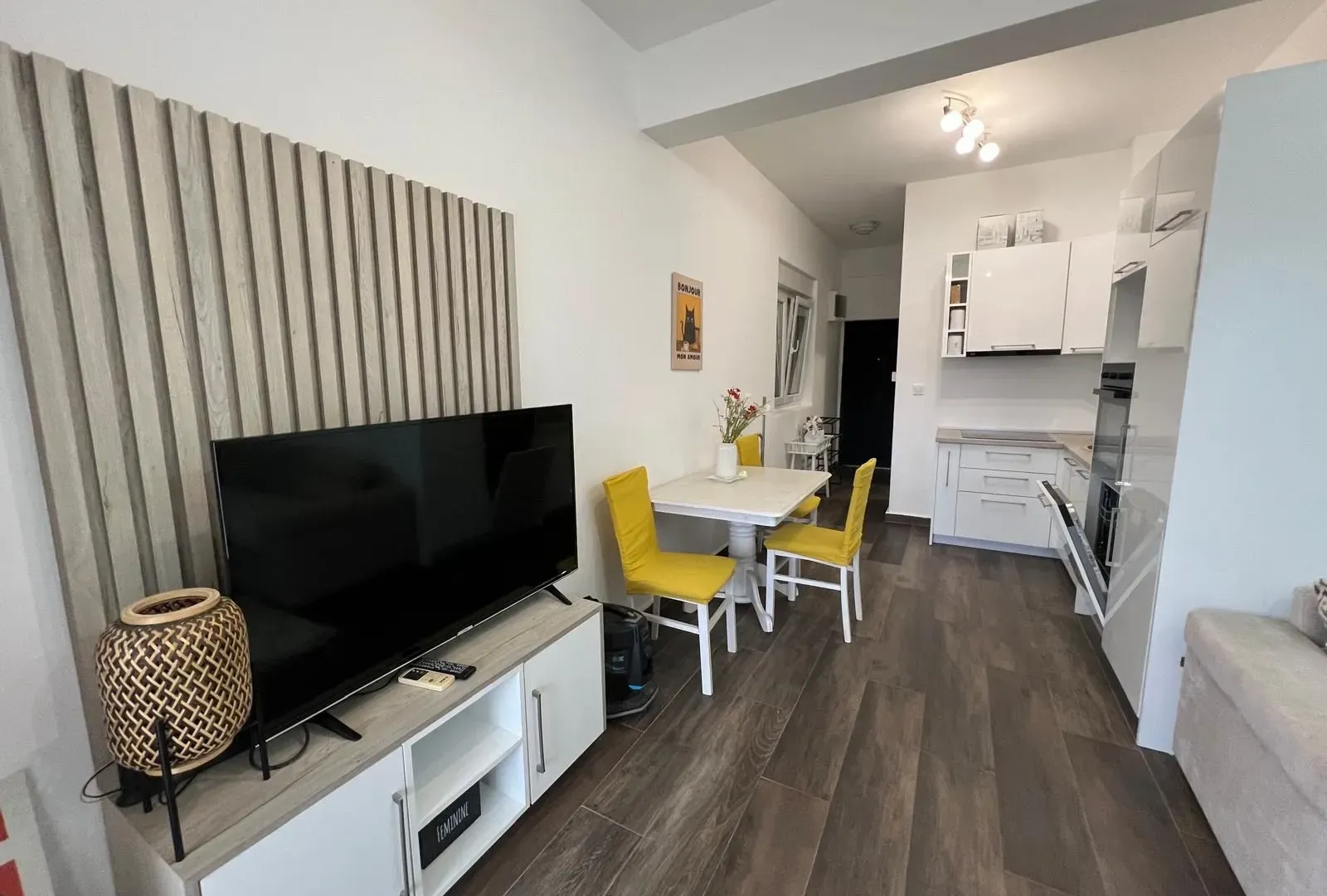 Izdavanje, dvosoban stan, 56m², Marići, Tivat