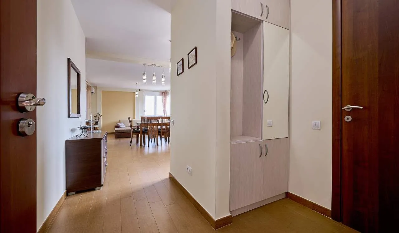 Prodaja, dvosoban stan, 88m², Lazi, Budva