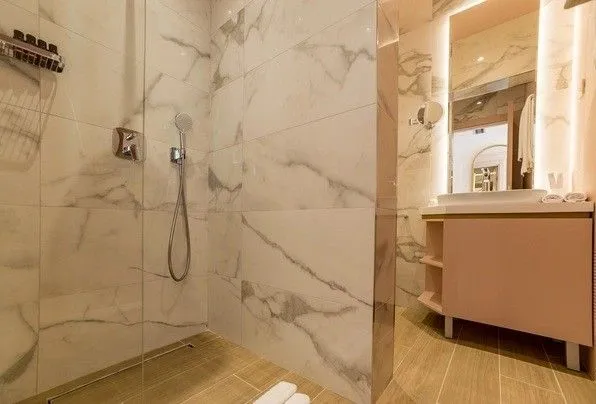 Prodaja, ugostiteljski objekat, 320m², Podkošljun, Budva