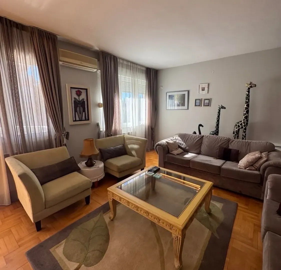 Izdavanje, trosoban stan, 115m², Gorica C, Podgorica