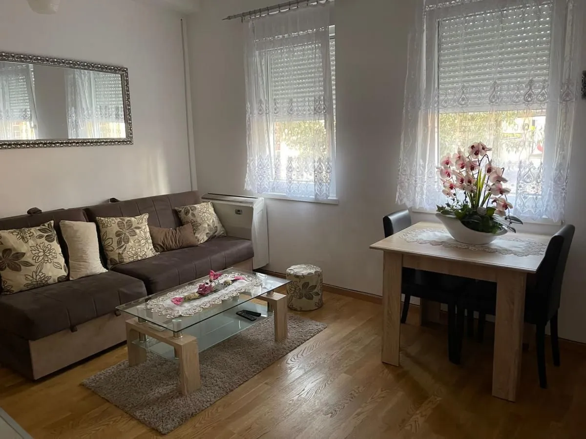 Izdavanje, jednosoban stan, 34m², Salajka, Novi Sad Sve Podlokacije
